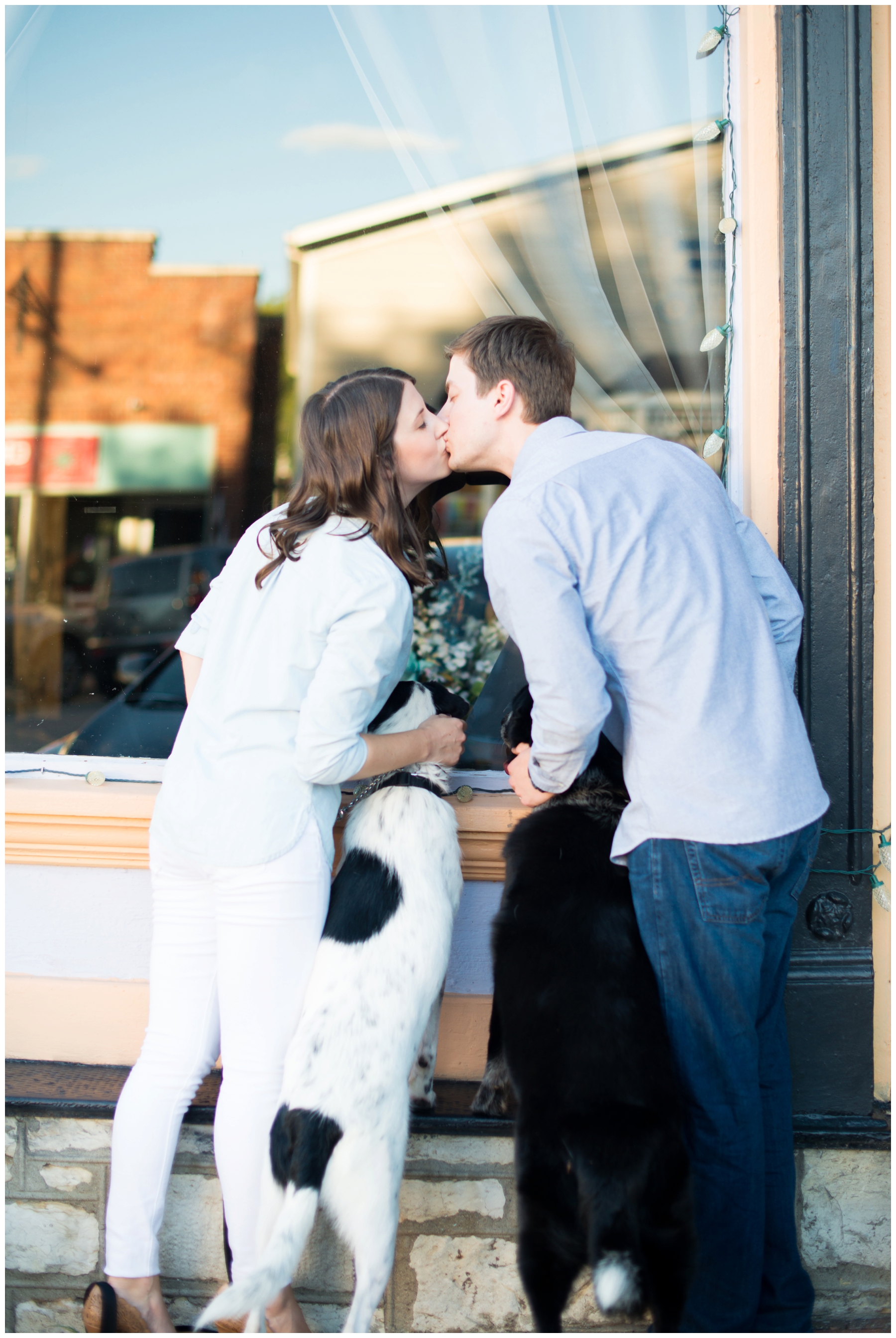 colorful-downtown-family-session-with-dogs-at-english-landing-park-parkville_0010