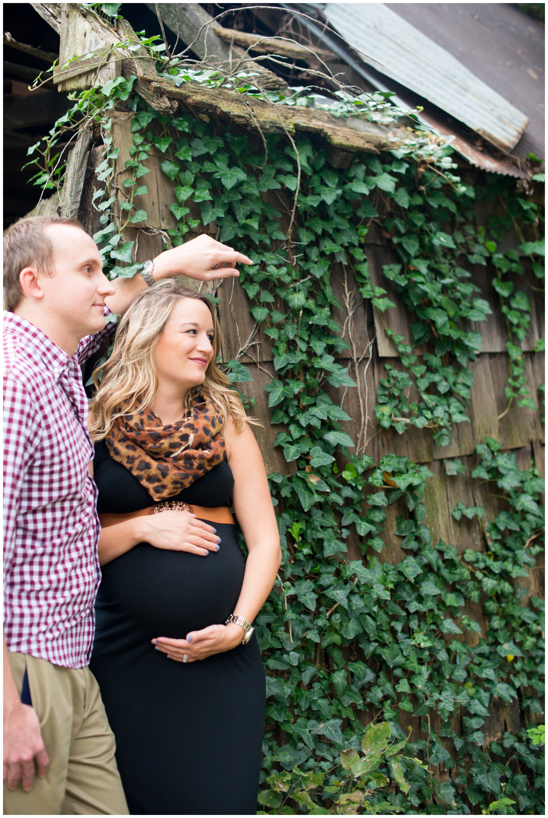 natural-fall-maternity-pictures-wheat-fields-and-vines-kansas-city-family-photographer_0002