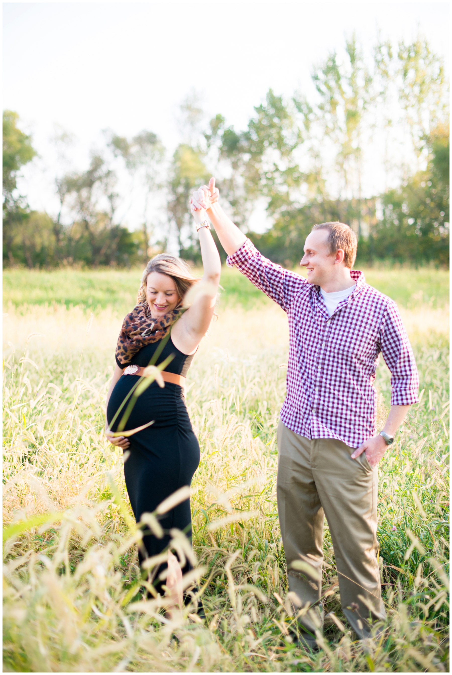 natural-fall-maternity-pictures-wheat-fields-and-vines-kansas-city-family-photographer_0015