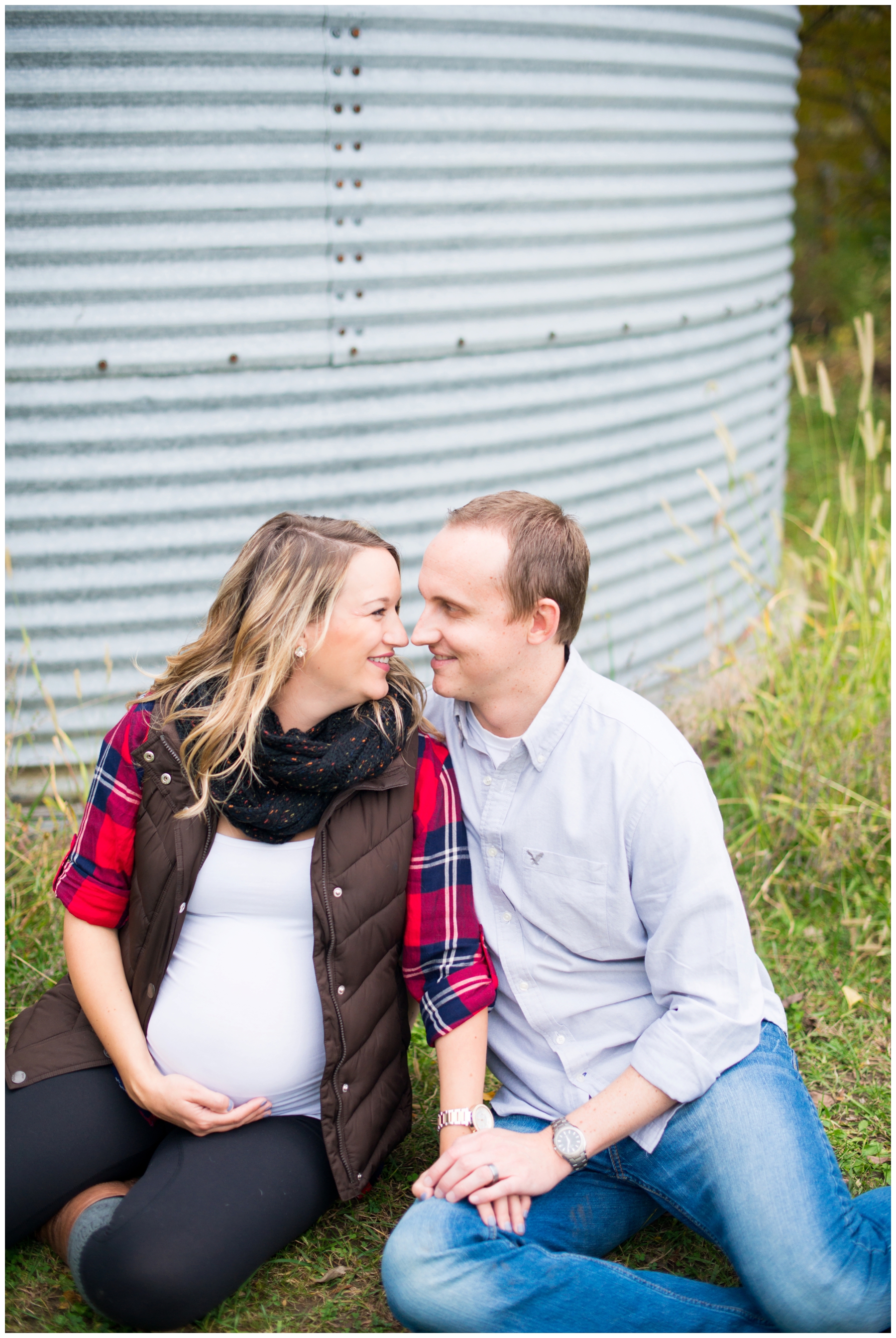 natural-fall-maternity-pictures-wheat-fields-and-vines-kansas-city-family-photographer_0026